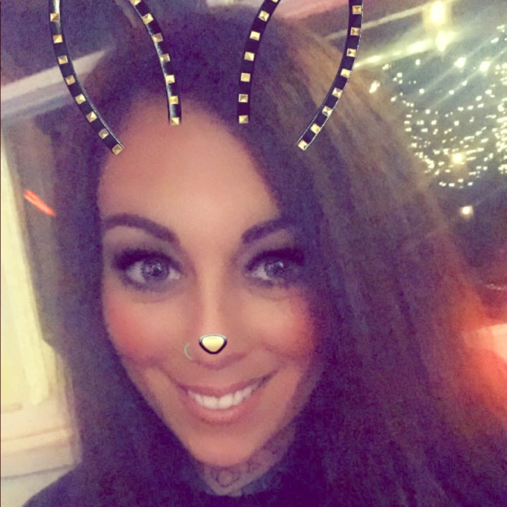 Meet your Posher, Carolina